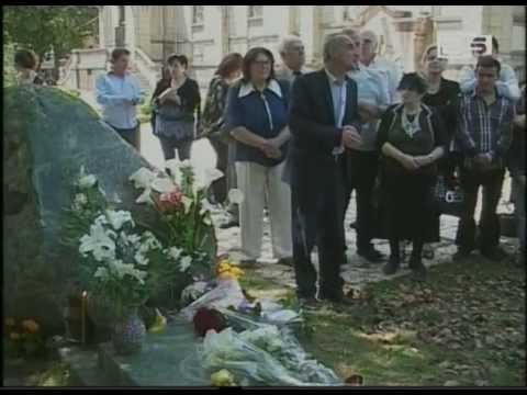 ფრიდონ ხალვაშის სახლზე მემორიალური დაფა გახსნეს