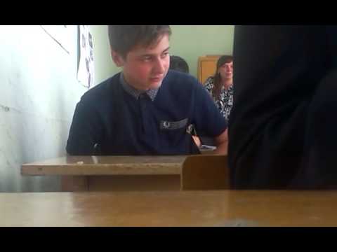 девушка протекла в школе. насилие в школе на уроке. делают это прямо на уроке. насилие в школе с учителями. наказанный ученик.