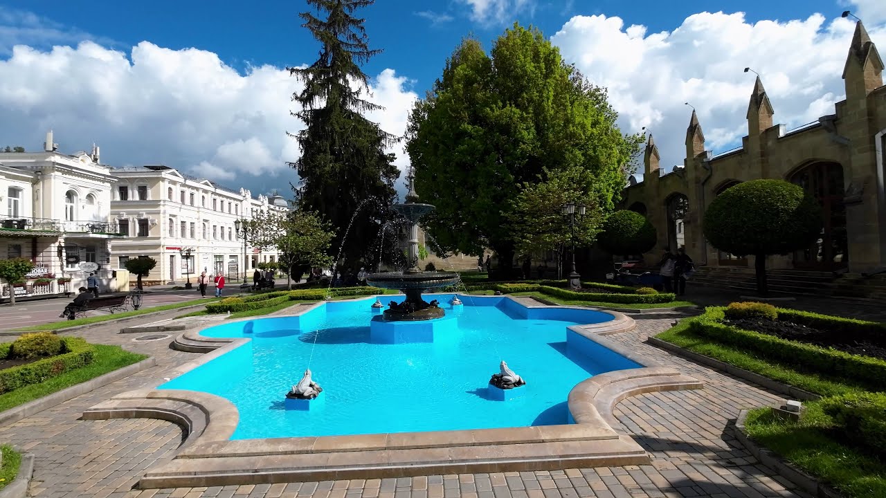 Кисловодск. Пешая прогулка в центре и парке в перерыв между дождями. 17 мая 2024 г. 4K 30fps.