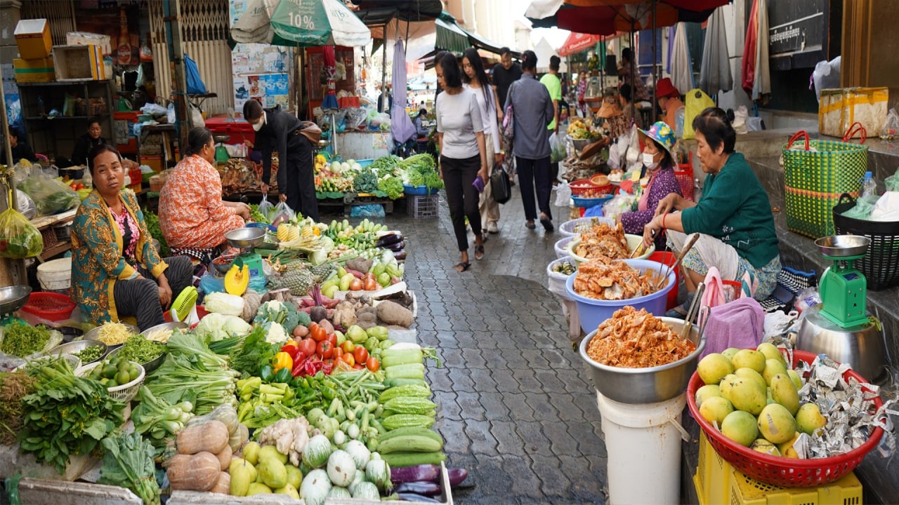 Morning Street & Town Market Tours 2026 – Walk Around & Lifestyle Of Khmer People Buy Food In Market