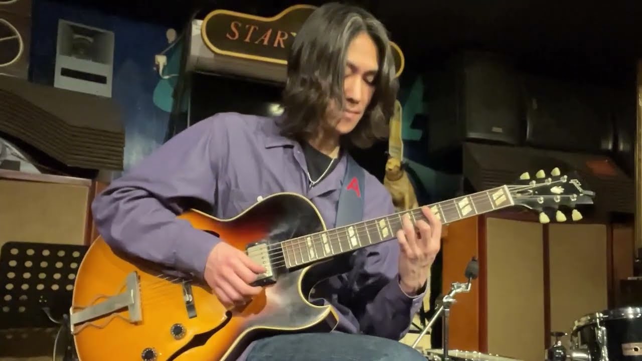 The Days Of Wine And Roses / Akira Naruse (Solo Guitar) - YouTube