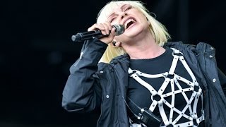 Video thumbnail of "Blondie - Atomic at Glastonbury 2014"