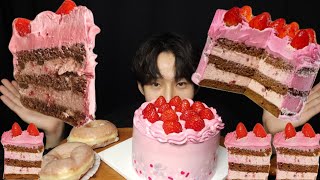 ASMR MUKBANG 노티드 크림케이크 🎂 🔴딸기🍫    초코케이크 먹방! A cake mixed with strawberry Chocolate 🎂🍫 dessert mukbang