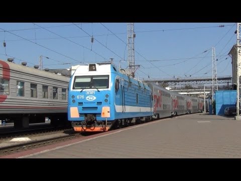 Прибытие двухэтажного поезда