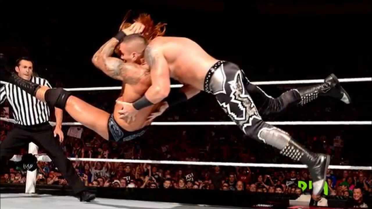 Реслинг 1996 бойцы. Реслинг что это. Халк хоган wwe. Реслинг. Джон сина прыжок.