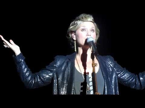 Sugarland - Jennifer talking. 9/4/10.