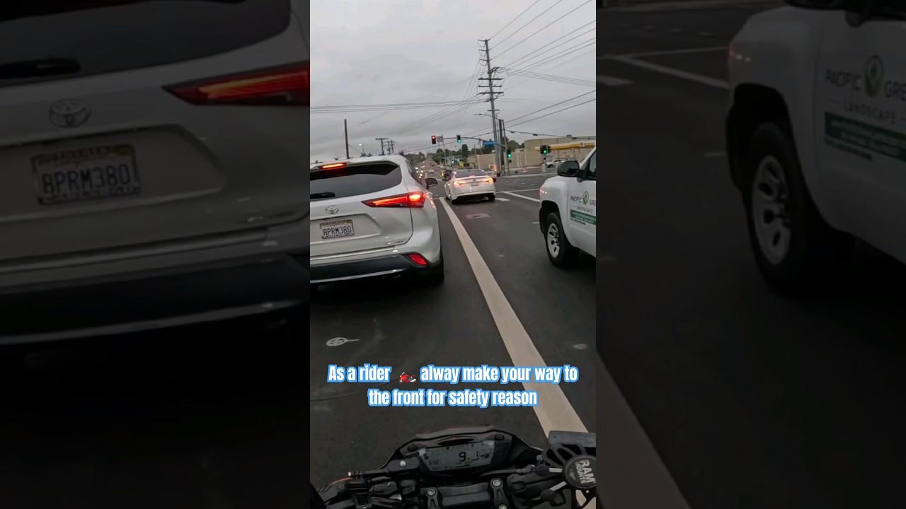 Biker 🏍️ vs Traffic (Getting to the front)