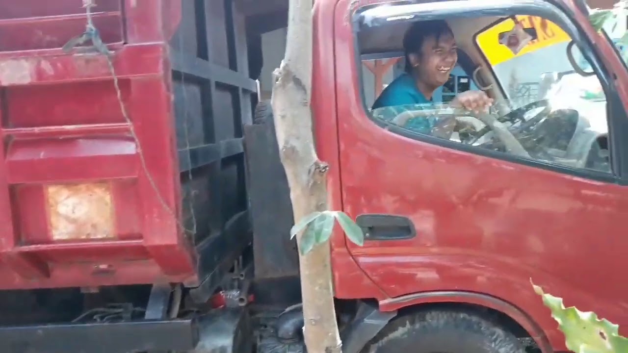 Mobil dump truck // Komentator lucu, nggak nyambung - YouTube