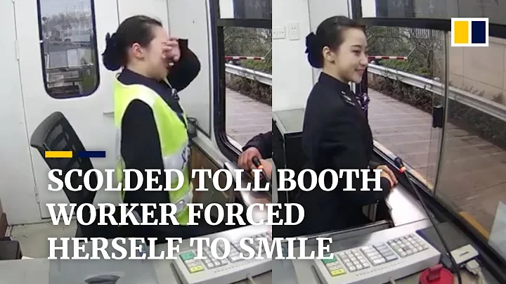 Scolded by driver, toll booth worker in China forces herself to smile - DayDayNews