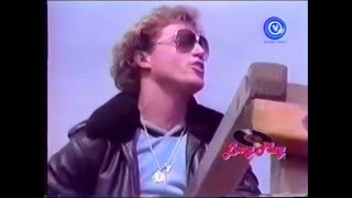 Miniatura del video "Andy Gibb - I just wanna be your everything (Amigos siempre amigos, TVN 1982, Iquique)."