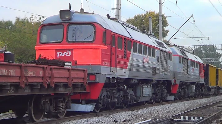 Тепловозы толкачи 2М62-0778 и 2М62-0968 с хозяйственными поездами