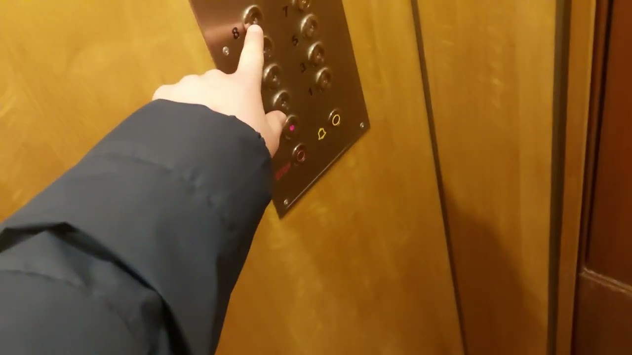 ZREMB z 1987 roku zmodernizowany w 2023 @ 3 Maja 130, Chorzów Drugi