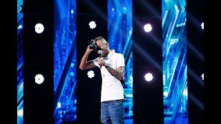 Benny Cash ( Chereș Beniamin) a interpretat o compoziţie proprie de rap, la X Factor