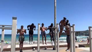 Huge Muscle Up Gang at Bondi Beach Gym Repping Out - Extreme crazy calisthenics power!!