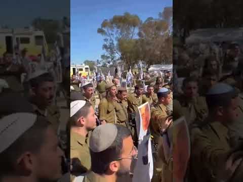 Jewish Soldiers Pray & Sing in Memory of the Victims of the Nova Massacre Before Returning to Gaza