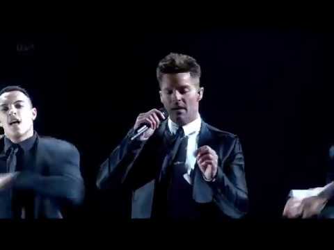 Video: Ricky Martin debytoi Comandantena