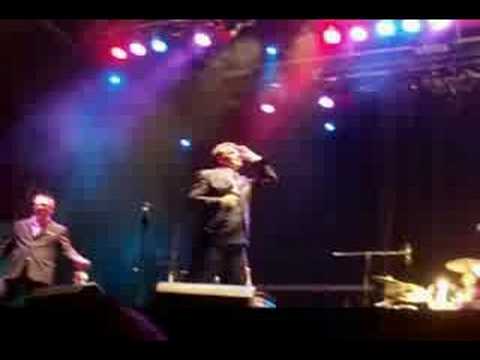 Madness Live@Newmarket 2008 - Lee Thompson Does It...