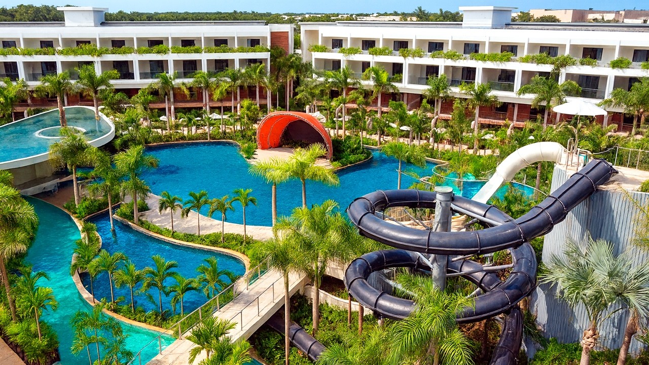 Dreams Onyx Resort & Spa in Punta Cana is Shockingly AMAZING!