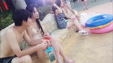 [街拍4k]無意間的露出走光！路人小姐姐頃情演唱。Chinese bikini Inadvertently exposed the light.