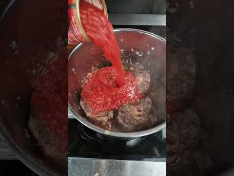 Wideo: 3 sposoby pieczenia boczku grubo krojonego