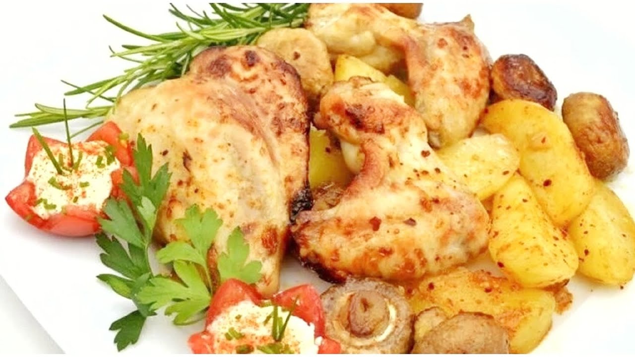 Рецепт куриного мяса с картошкой. Курица с картошкой. Крылышки с картошкой. Куриные крылышки с картошкой. Картофель с курицей.