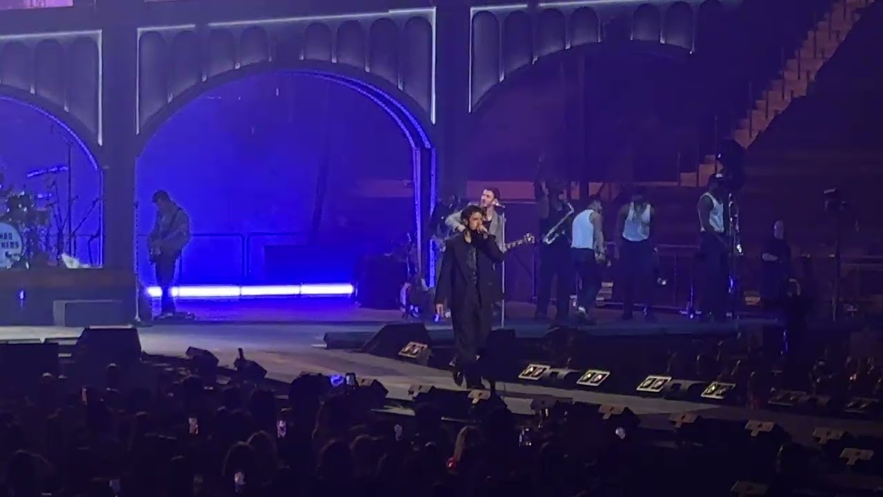 Backwards - The Jonas Brothers (Live from Tulsa, OK)