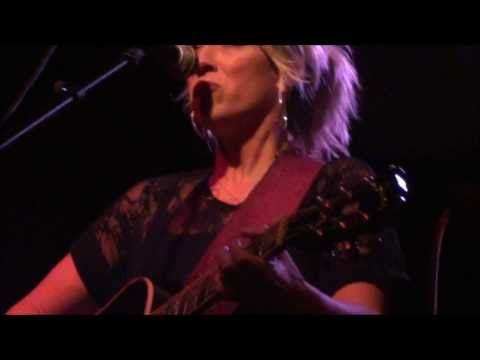 Amy Speace at Kirk Avenue Music Hall sings Land lk...