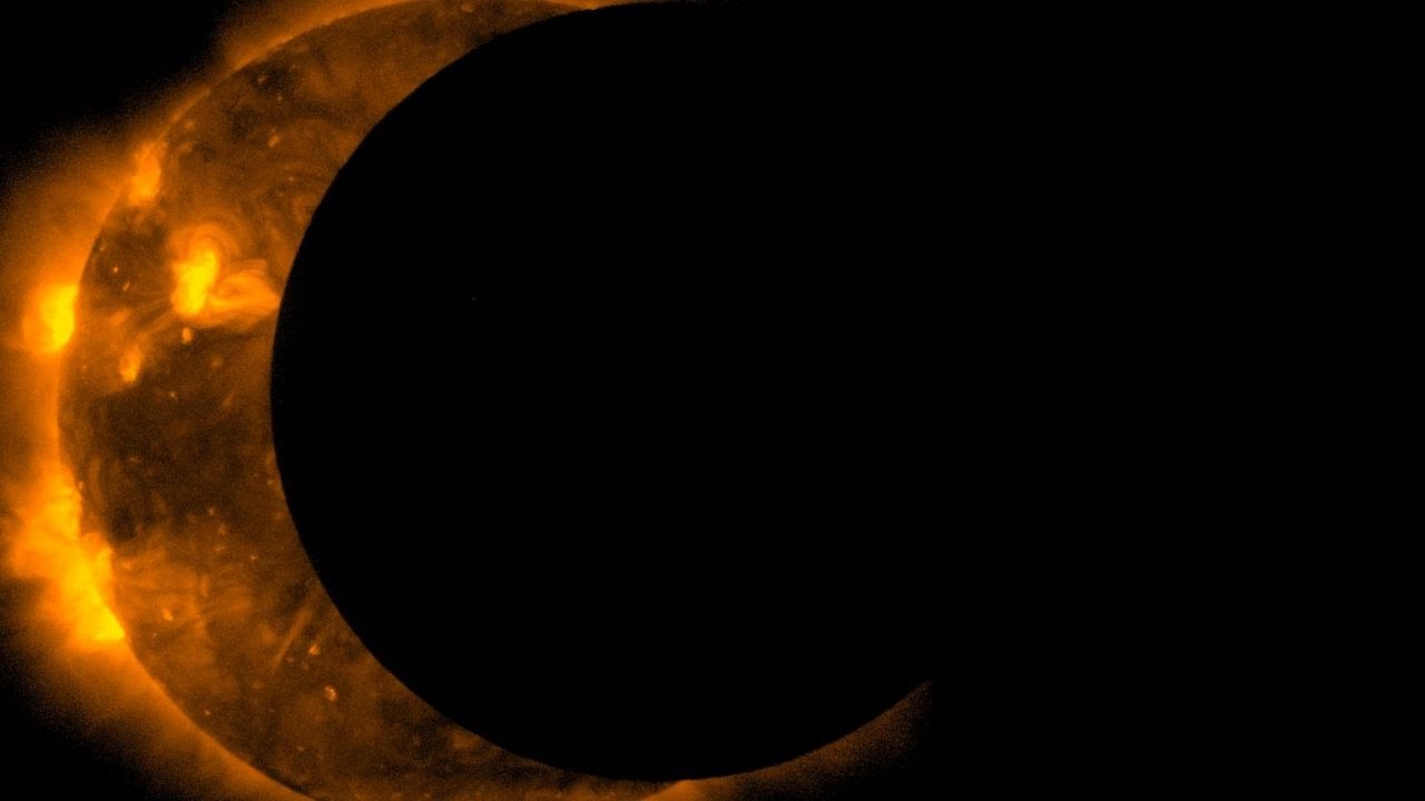 Ilyen közelről még nem láttuk: egy napfogyatkozás az űrből