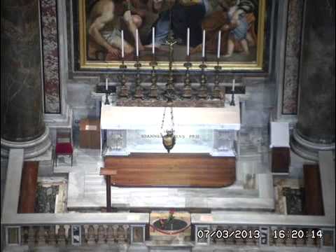 A Mysterious Light Appears Around Pope John Paul II&#39;s Tomb