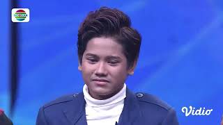 Download Lagu Valen akhirnya bertemu langsung bersama ayah dan kakaknya di panggung indosiar da5 2022 MP3 Download Lagu Valen akhirnya bertemu langsung bersama ayah dan kakaknya di panggung indosiar da5 2022 MP3