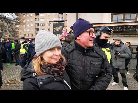 Hundreds gather in illegal COVID-19 protest in Stockholm