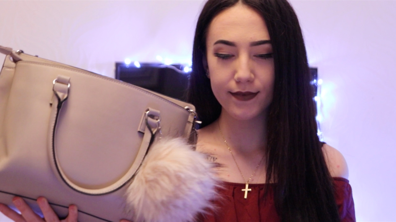 What #39 s in my bag 2017? Amy Lee Fisher ♡ YouTube