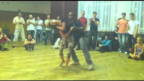 Zouk demo Carlos da Silva and Fernanda Vitoria.mp4