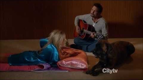 Jeremy Sisto (George) singing the Suburgatory theme