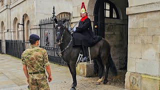 IS THE BOX HAUNTED? Calm TROOPER settles UNHAPPY horse during a minor meltdown at Horse Guards!