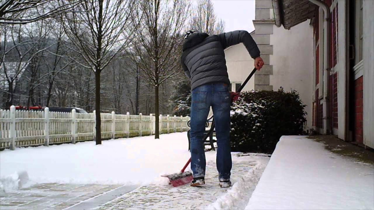 Unerwarteter Wintereinbruch: Mit diesen Schneeschiebern sind sie vorbereitet