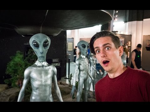 Video: In Roswell, A UFO Model Was Abducted From The Museum - Alternative View