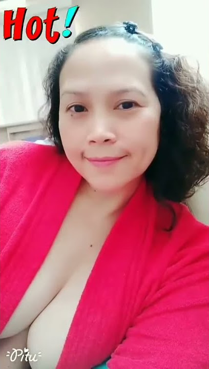 Bigo live Tante cantik pamer belahan mulus!!!