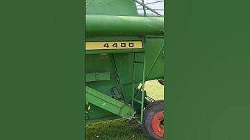 4400 John deere combine