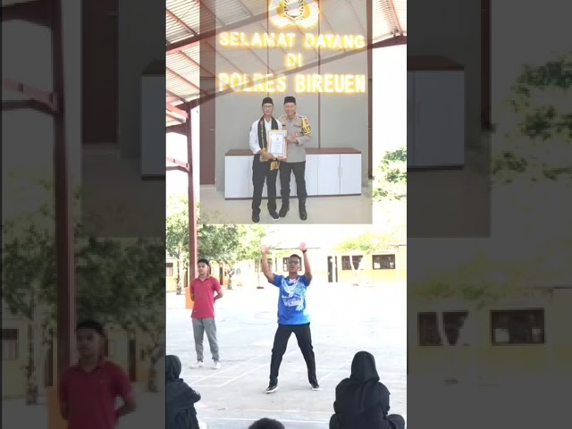 RIZQI RAMADHAN PERWAKILAN DARI PONPES AL ZAHRAH MENDAPAT PIAGAM DAI KAMTIBNAS DARI KAPOLRES BIREUEN. class=