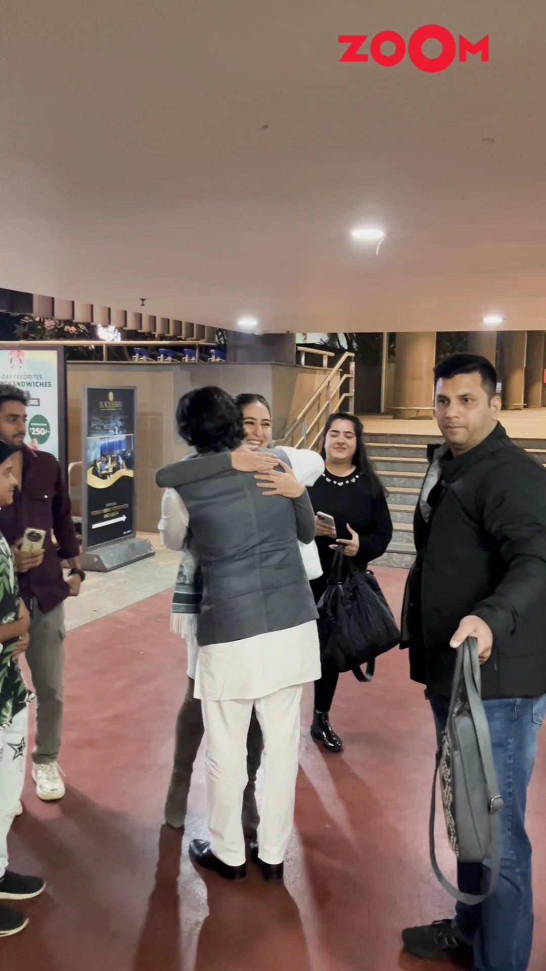 Saif Ali Khan and Sara Ali Khan serve MAJOR Father-Daughter goals at the Airport? #saralikhan #saif