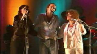 Cant de l'enyor - Lluis Llach, Maria del Mar Bonet i Marina Rosell - Camp del Barça 1985 chords