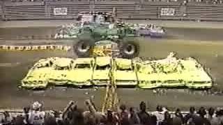 CRASHES.avi - Monster Truck Madness