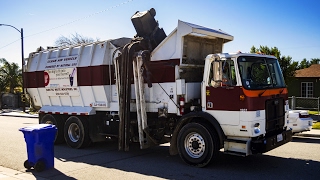 Autocar Wx64 - F. F. Gomez Contender Garbage Truck W/ Sunbelt Automated Arm