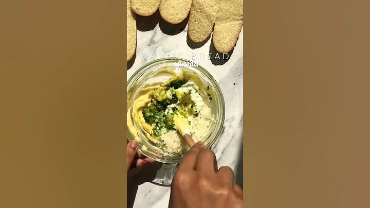 Easy garlic 🧄bread🥖spread for the PERFECT garlic bread recipe #shorts #youtubeshorts #recipe #easy