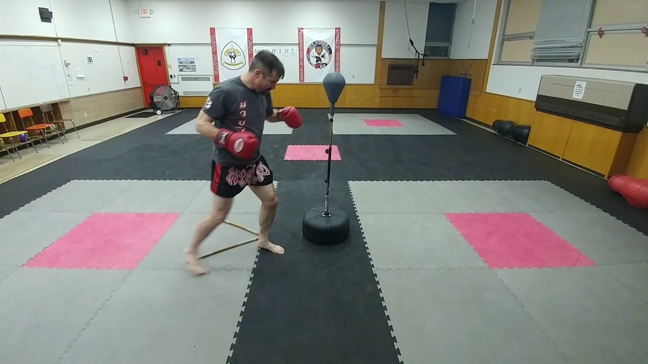 How to use a reflex punching bag Offensive and Defensive footwork