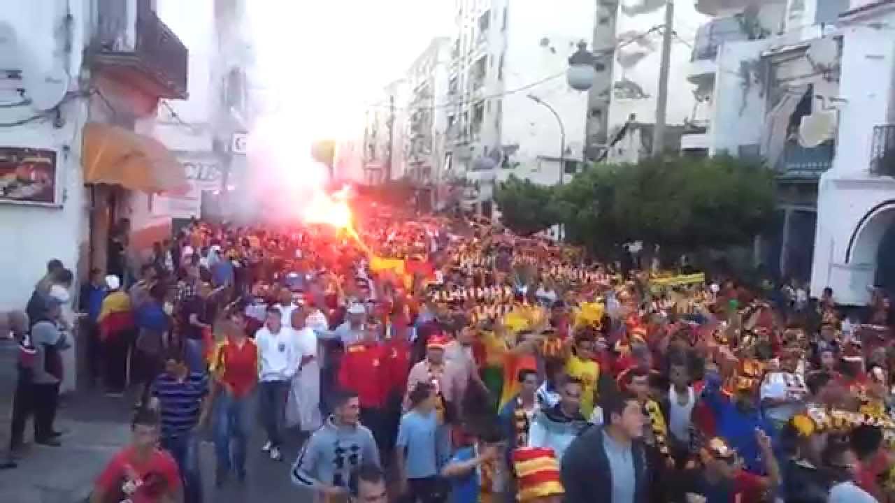 ambiance foooort  des supporteurs de milaha a ruisseau (nahd vs om) accession alger 2014.