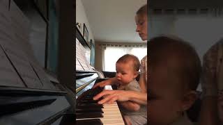 Baby sings unwritten lyrics to River Flows in You by Yiruma screenshot 5