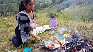 Trabajo todos los días, dice mi papá mientras cuenta su vida como campesino, le preparo la comida