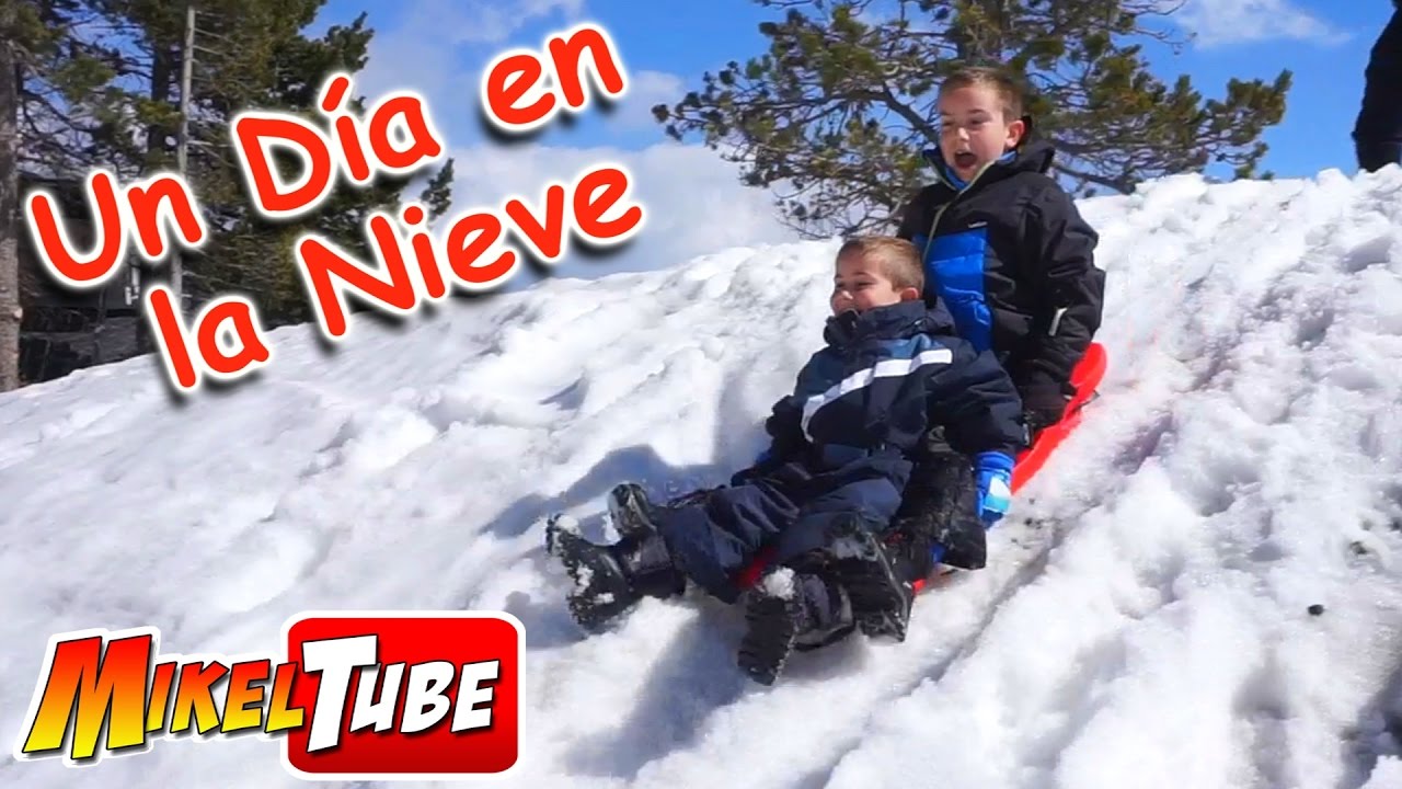 Juegos en la nieve : Guerra de bolas, Trineo, muñeco de nieve - Vlog.  MikelTube 